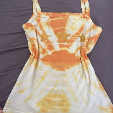Haut pour femme tie-dye avec des étoiles