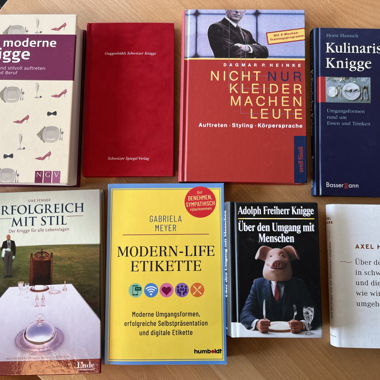 Set di libri « Etichetta & Knigge »