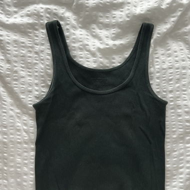 brandy melville tanktop dark green