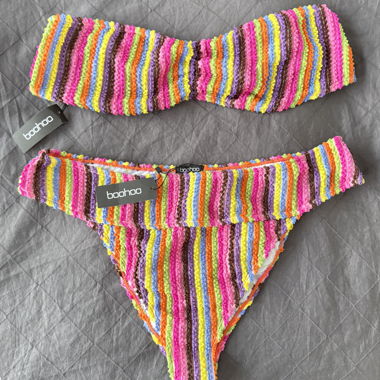 Bikini a fascia e slip vita alta rigato multicolore Boohoo