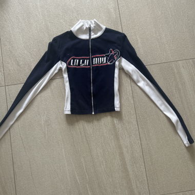 Veste zippée bleu foncé et blanche