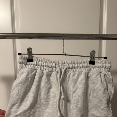 Graue Jogging-Shorts