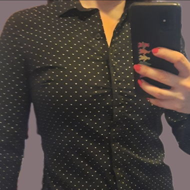 Taillierte Polka-Dot-Bluse in Navy