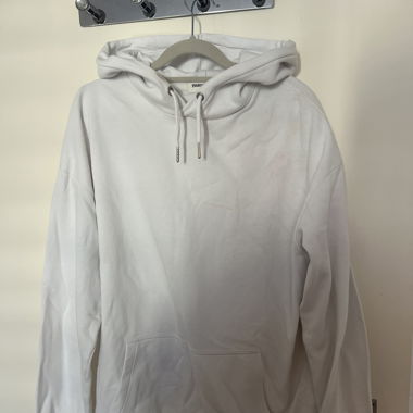 Weisser Pulli