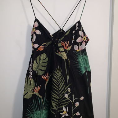 Robe noire à imprimés floraux Zara