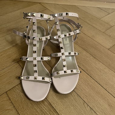 Sandales Valentino Rockstud rose talon bloc