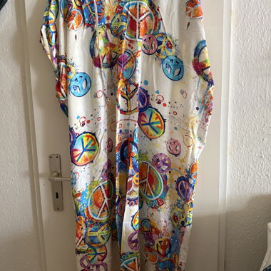 Bunt bedrucktes Kleid