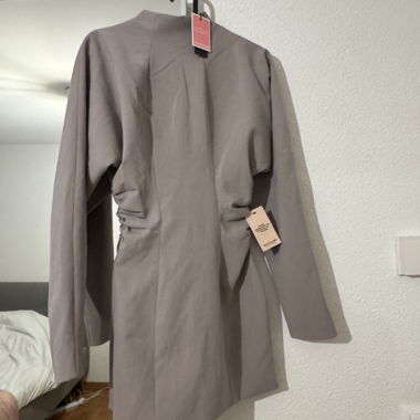PrettyLittleThing Mini Kleid taupe