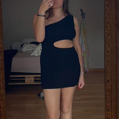 Robe avec découpe