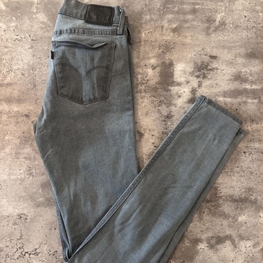 Slim Levi’s grau