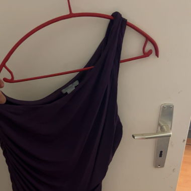 Violettes Kleid 