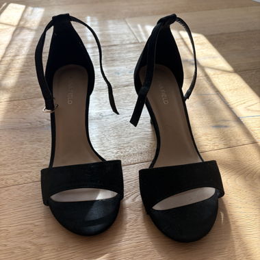 Schwarze Highheels 