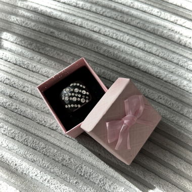 Bague noire avec strass vintage 