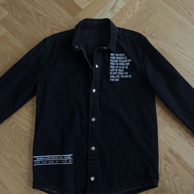 schwarze Jeansjacke