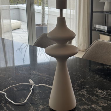 Base per lampada da tavolo di design di H&M Home