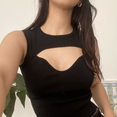 Black top w/ heart-shaped neckline, S