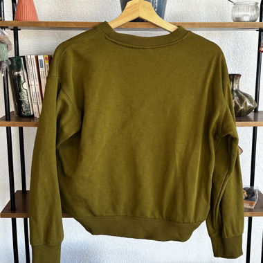Olivefarbener Grafik-Sweater