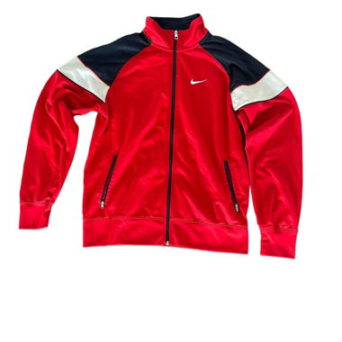 Rote Nike Jacke