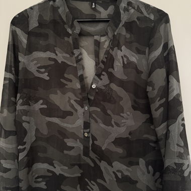 Blusa trasparente camouflage, manica lunga
