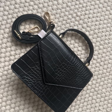 ASOS schwarze Kroko-Handtasche