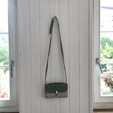 Piccola borsa con tracolla regolabile