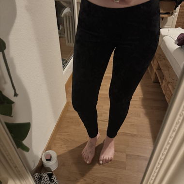 Schwarze Samtleggings