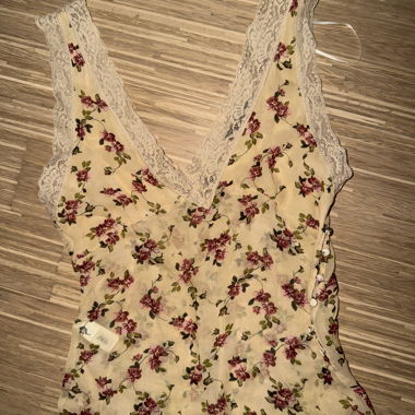 Haut en dentelle florale Zara