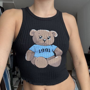 Schwarzes Tanktop mit Bärenmotiv 1991
