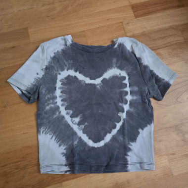 tie-dye shirt blau herz