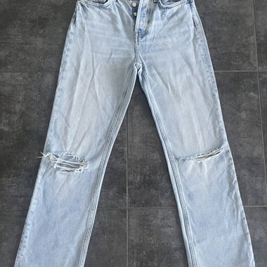Jeans blu chiaro con foro