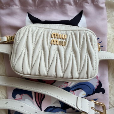 Marsupio Miu Miu in pelle trapuntata bianca
