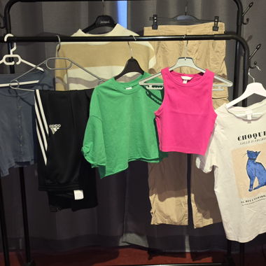 Pacco di vestiti da donna con top/pantaloni