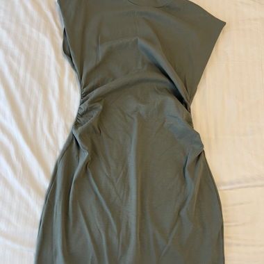 Green sleeveless dress