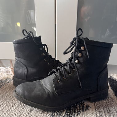 schwarze Stiefeletten