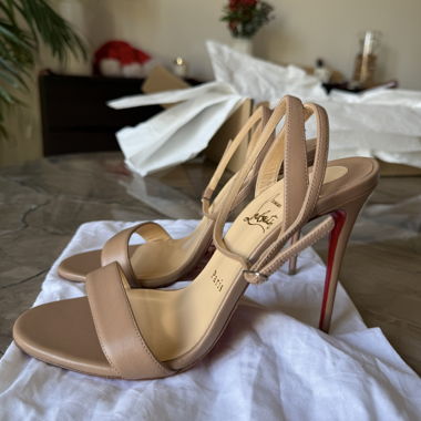 Escarpins Christian Louboutin nude IT 39 *Jamais portés*