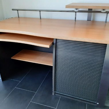 Desk with roller shutter