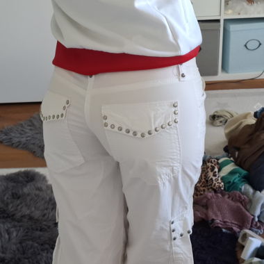Weisse Subdued Hose mit Nieten