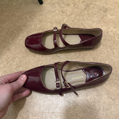 Burgundy ballerinas 