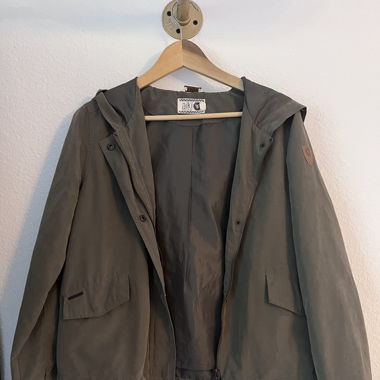 Dünne Herbstjacke