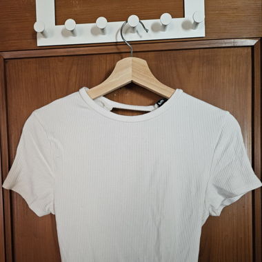 T-Shirt mit Rückenausschnitt