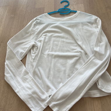 Weisses Langarmshirt