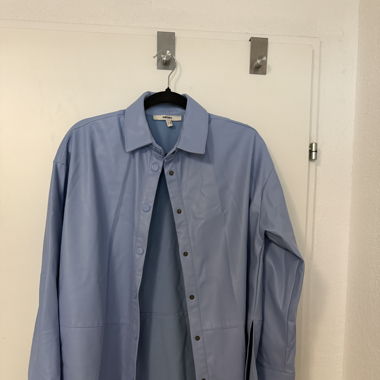 hellblaue Lederjacke
