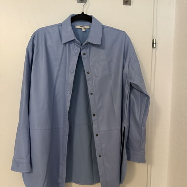 hellblaue Lederjacke