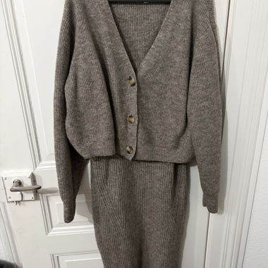 H&M Strick-Cardigan- & Kleid-Set