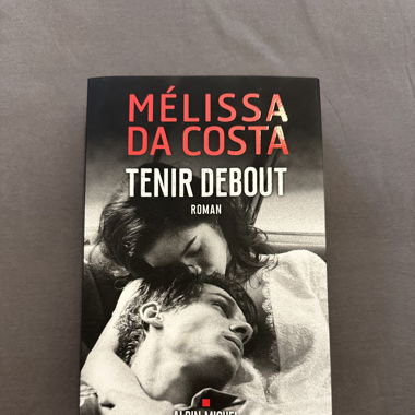 Book “Tenir debout” Melissa da Costa
