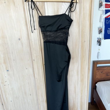 Abito in pizzo nero