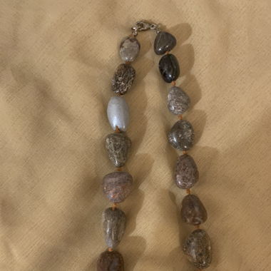 COLLANA MASSICCIA IN PIETRA NATURALE LUCIDATA