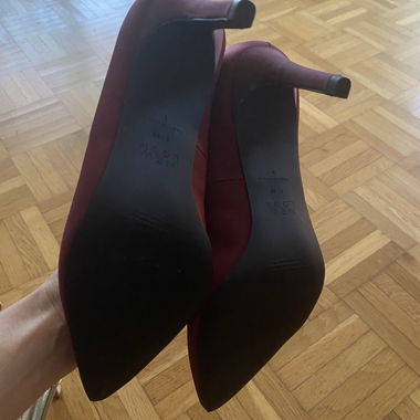 Suede pumps burgundy never worn