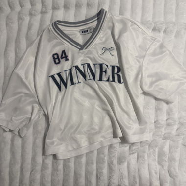 cute white sport top with bow 