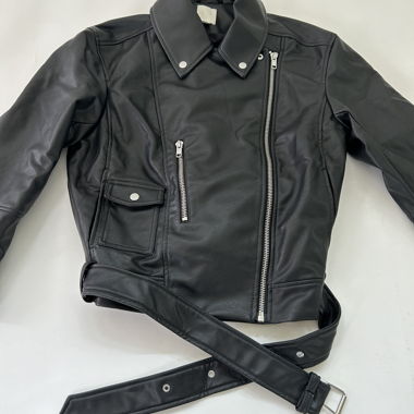 Schwarze Bikerjacke aus Kunstleder